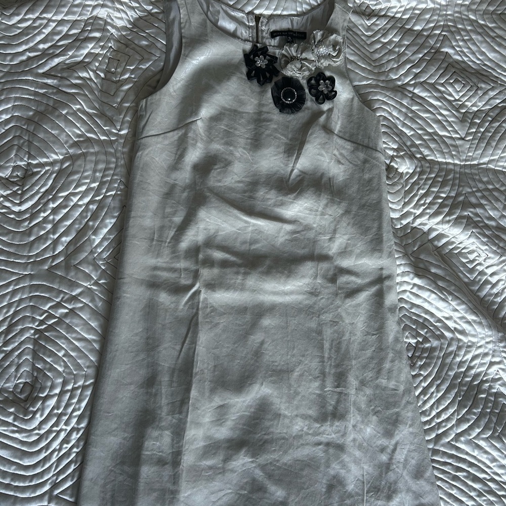 Elegant White Sleeveless Dress with Floral Accents